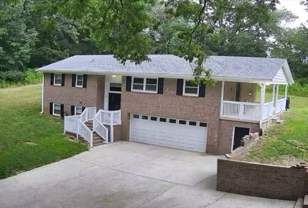 Charming 4-bedroom House with AC and WiFi in quaint Statesville