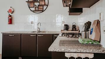 Fridge, stovetop, dishwasher, coffee/tea maker