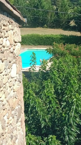 Gîte Rural Avec Terrasse et Piscine Près de la Rivière