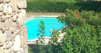 Gîte Rural Avec Terrasse et Piscine Près de la Rivière