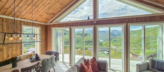 Awesome home in Norheimsund with WiFi