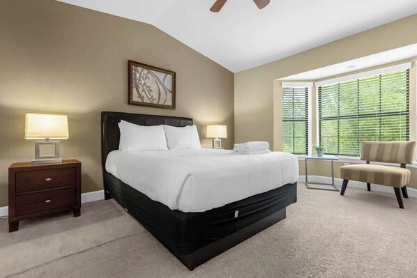 4 عدّة غرف نوم ومكواة/لوح كي وسرير سفر وواي فاي