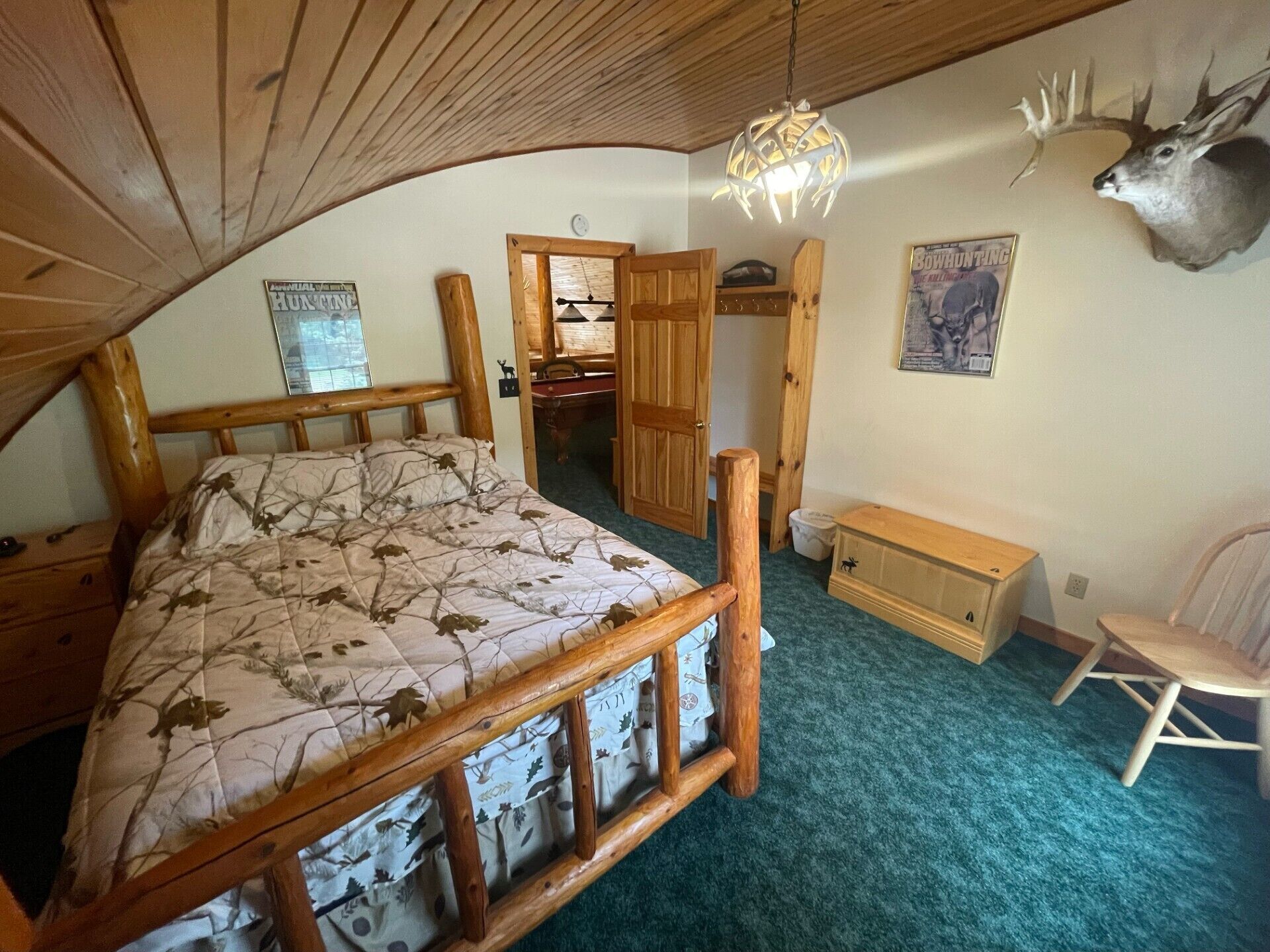 4 عدّة غرف نوم وواي فاي وملاءات أسرّة