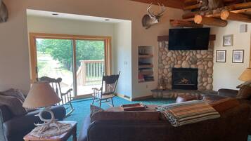 Smart TV, fireplace
