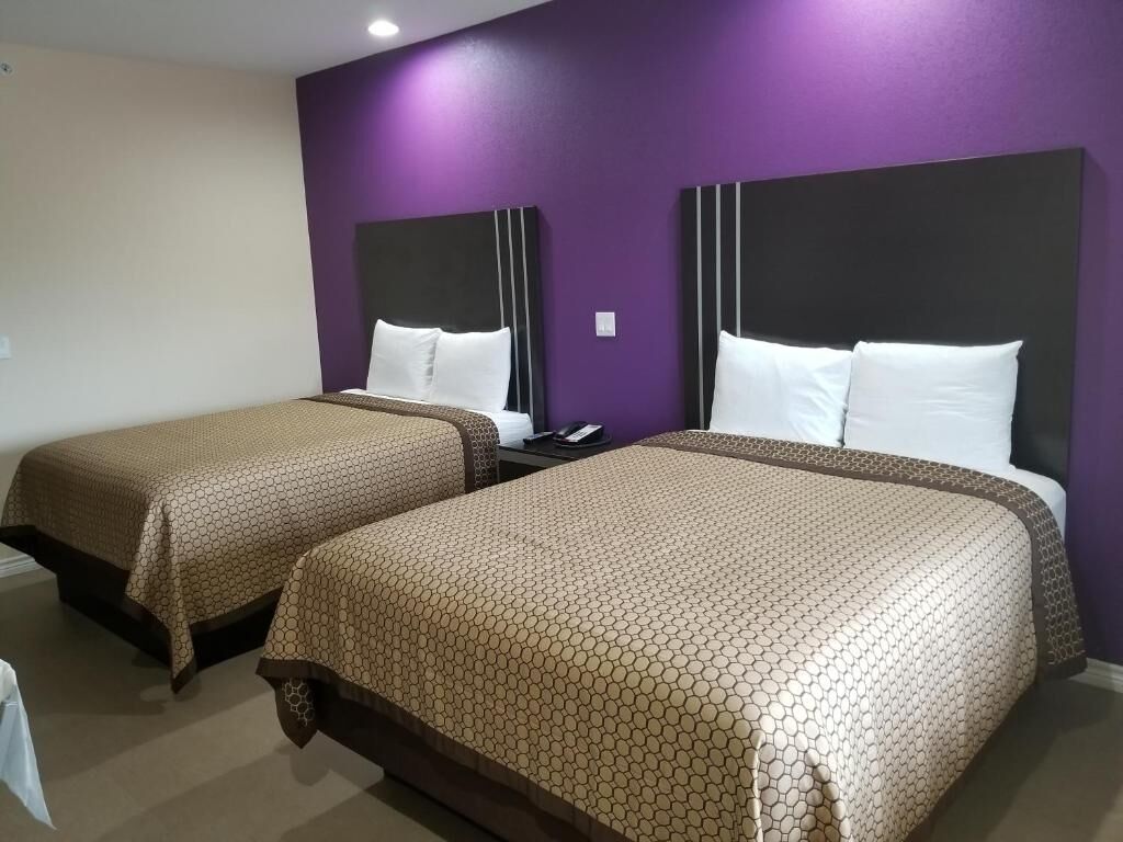 Affordable Room Perfect For Families, Equipped W/ Kitchenette And Large Bathroom - 베이시티