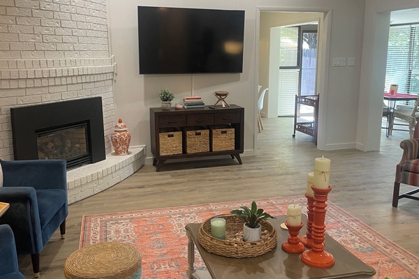 Smart TV, fireplace