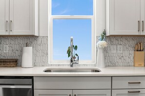 Micro-ondes, four, plaque de cuisson, lave-vaisselle