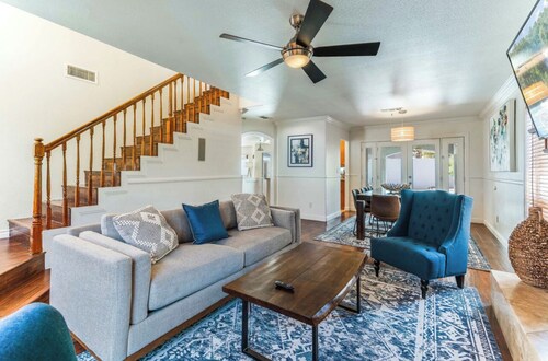 Stunning Home Pool, Cabana & BBQ