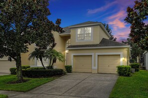 Exterior - Sunny Winter Escape Near Disney | Private Pool | Comfortable Family Home (Kissimmee)