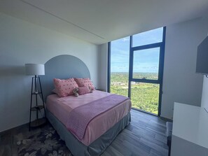 WiFi, bed sheets - Luxurious Apartment w/ Charming Lake View in Merida (Merida)
