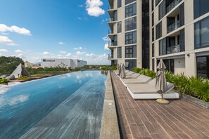 Pool - Luxurious Apartment w/ Charming Lake View in Merida (Merida)