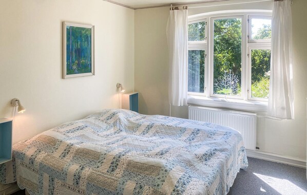 6 bedrooms, travel crib, free WiFi