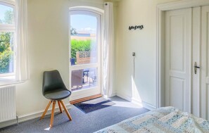 6 bedrooms, travel crib, free WiFi