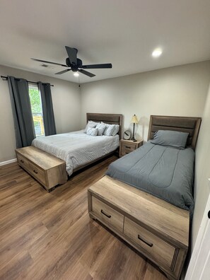 4 dormitorios, tabla de planchar con plancha, wifi y ropa de cama