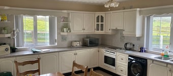 Quiet house near forestry and Lough Derg