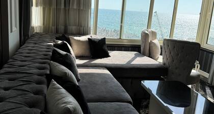 Charming 2-bedroom beachfront condo with AC, WiFi in superb Louran, Alexandria