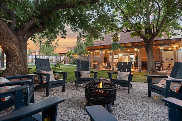 Terrace/patio - Luxury Amenity Paradise! Sleeps 18 - Pool, Hot Tub, Game Room, Golf, Fire Pit!
 (Albuquerque)