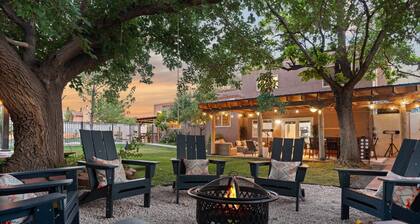 Luxury Amenity Paradise! Sleeps 18 - Pool, Hot Tub, Game Room, Golf, Fire Pit!