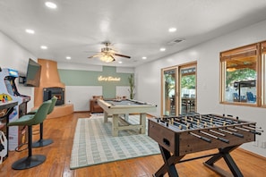 Games room - Luxury Amenity Paradise! Sleeps 18 - Pool, Hot Tub, Game Room, Golf, Fire Pit!
 (Albuquerque)