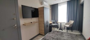 Desk, soundproofing, free WiFi - Minimalist Suit Otel (Istanbul)