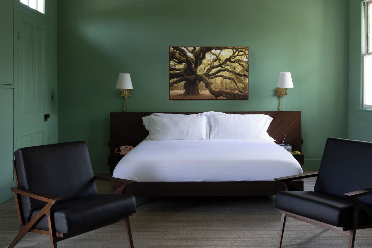 Superior Double Room, Patio, Courtyard View | 1 bedroom, hypo-allergenic bedding, free minibar items, desk