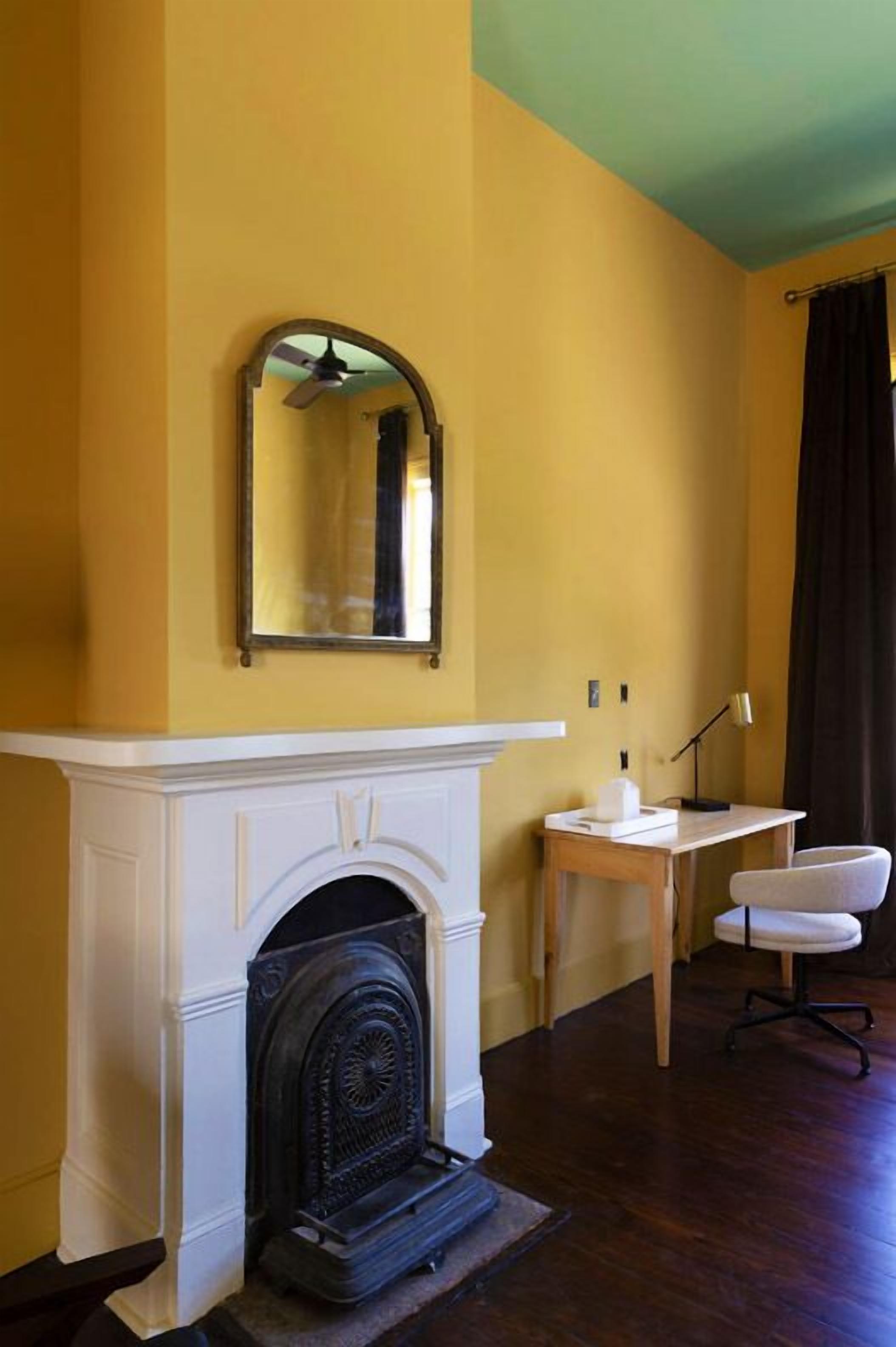 Luxury Single Room, 1 King Bed, City View | Hypo-allergenic bedding, free minibar items, desk, laptop workspace