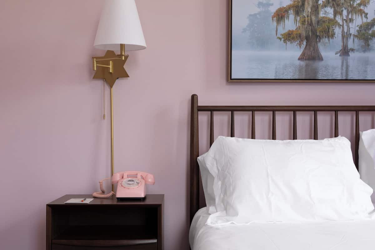 1 bedroom, hypo-allergenic bedding, free minibar items, desk