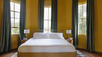 1 bedroom, hypo-allergenic bedding, free minibar items, desk