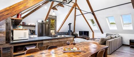 TV, fireplace, offices