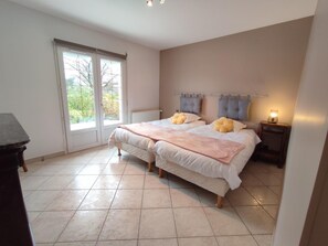 6 Schlafzimmer, Reisekinderbett, kostenloses WLAN