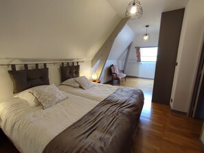 6 عدّة غرف نوم وسرير سفر وواي فاي مجانًا