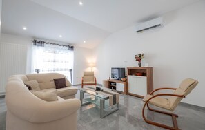 Télévision, baby-foot