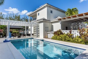 Outdoor pool - Amazing Bahamas Villa - Private Pool, Outdoor Oasis, Oceanview, Sandy Beach (Nassau)