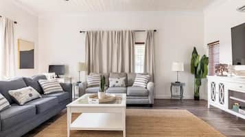 Una Smart TV, una pantalla de ordenador