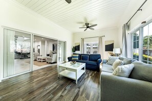 Smart TV, computer monitors - Amazing Bahamas Villa - Private Pool, Outdoor Oasis, Oceanview, Sandy Beach (Nassau)