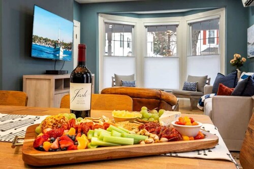 Workspace | Soaking Tub | W/D | 5 Min Downtown