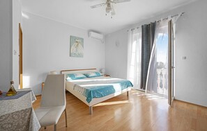 1 bedroom, iron/ironing board, free WiFi, bed sheets