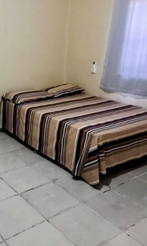 4 chambres, fer et planche à repasser, Wi-Fi, draps fournis