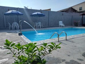 حمام سباحة
