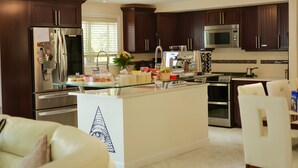 Unclassified image, 4 of 118, button - Illuminati Guest House (Victoria)