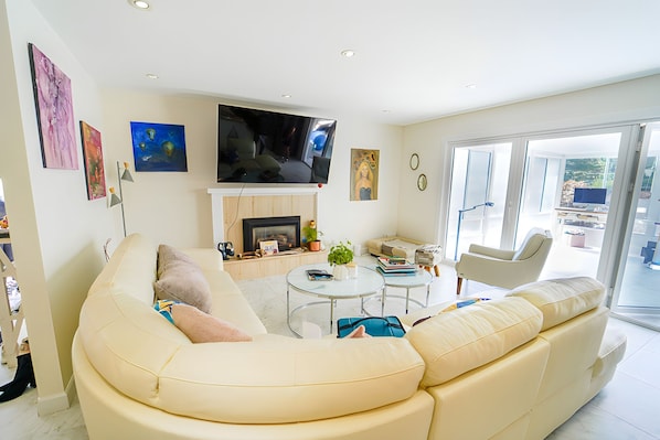 34-inch Smart TV with digital channels, Netflix, streaming services - Illuminati Guest House (Victoria)