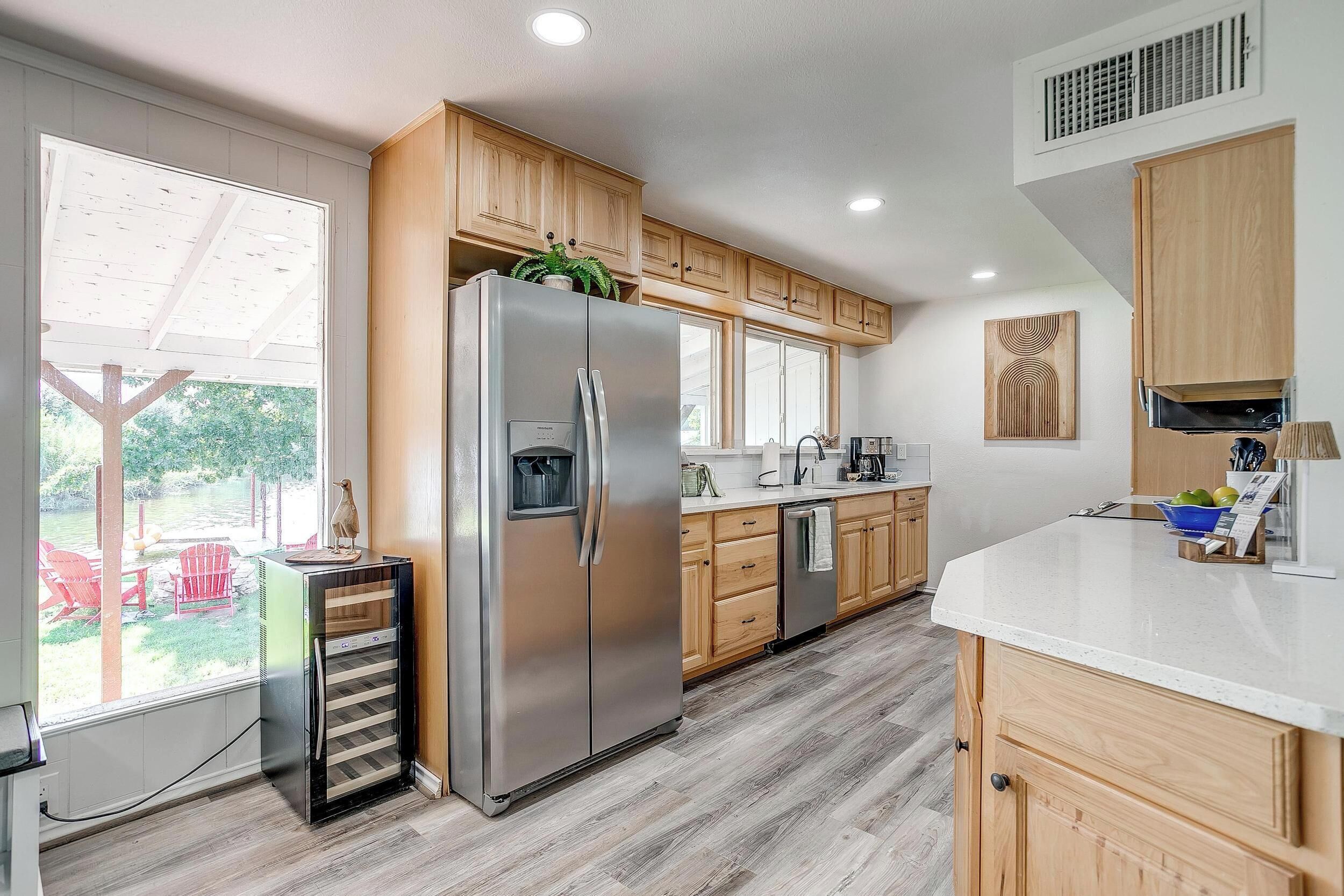 冰箱、微波炉、烤箱、炉灶