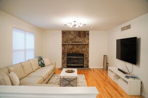 Living area - The Ultimate Retreat (East Stroudsburg)