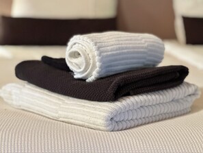 Shower, jetted tub, hair dryer, towels