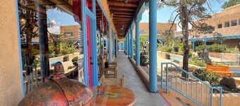 Spacious 800 sqf 2-bedroom condo 1.5 miles away from lift 1 at Taos Ski Valley!