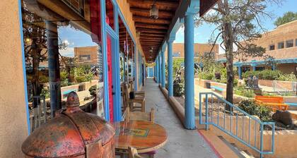 Spacious 800 sqf 2-bedroom condo 1.5 miles away from lift 1 at Taos Ski Valley!