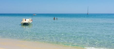 På stranden