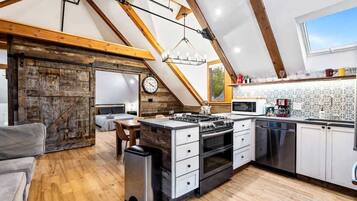 Frigorífic, microones, forn i placa de cuina