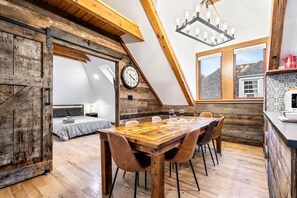 1 slaapkamer, een strijkplank/strijkijzer, reisbedje, gratis wifi