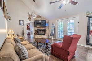 Smart TV, fireplace
